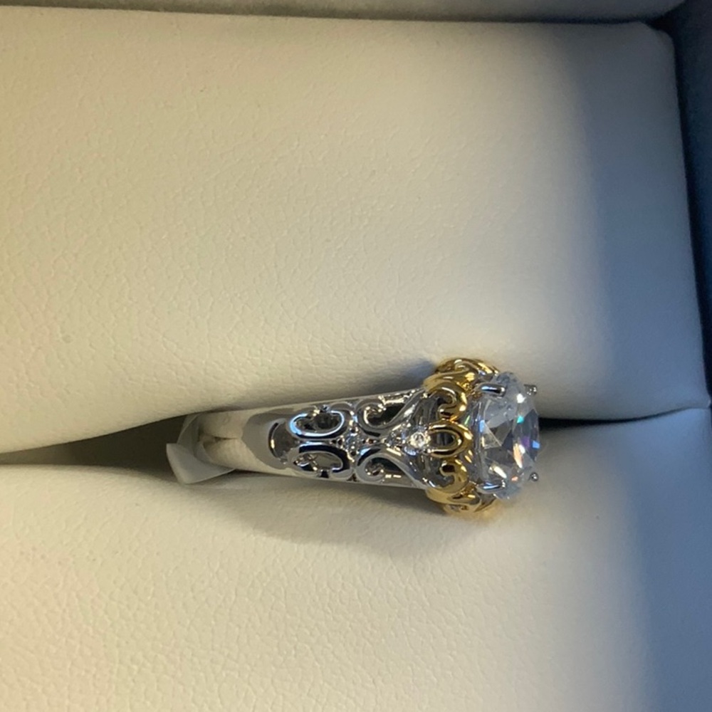 White diamond simulant ring - Picture 2 of 4